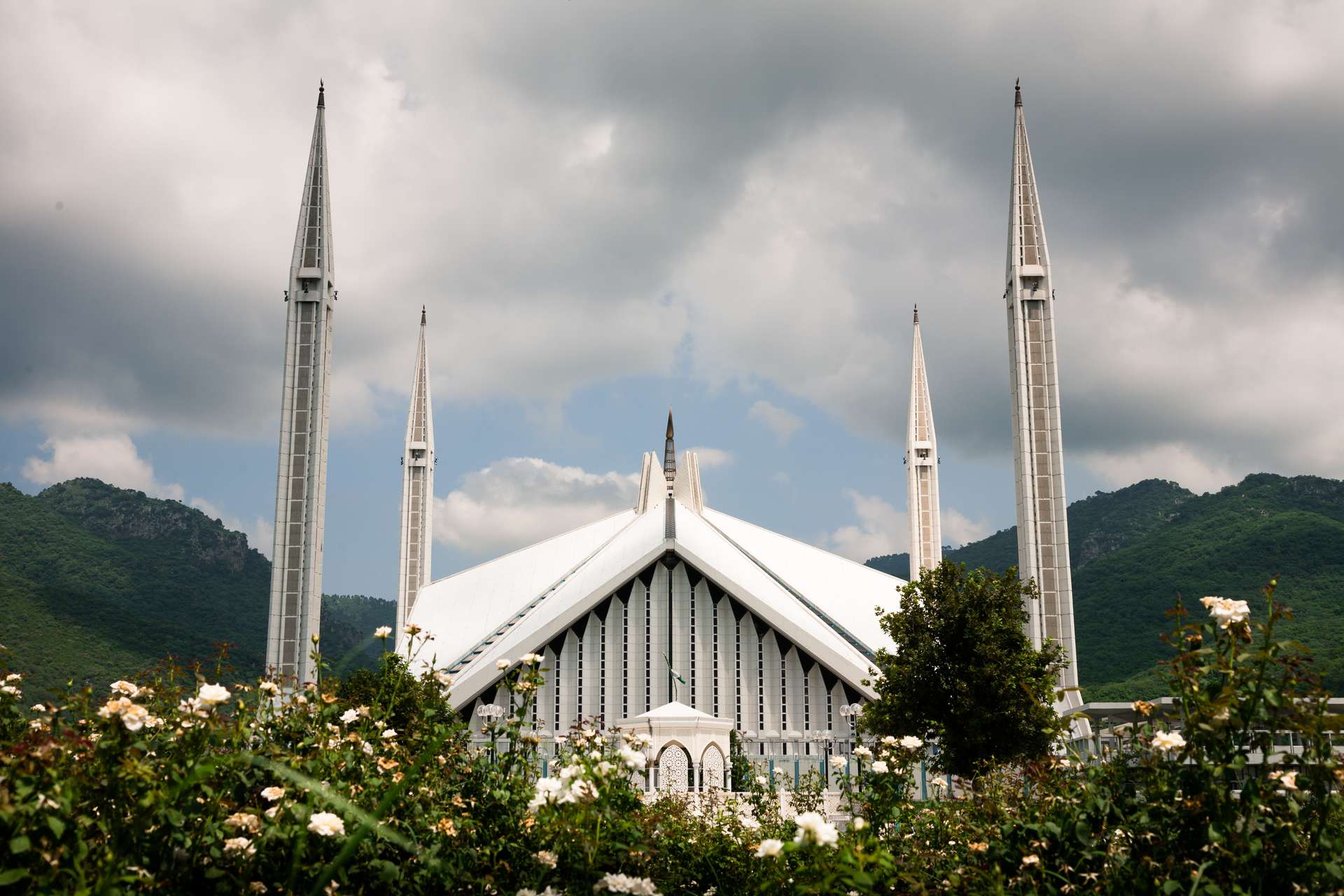 islamabad-ticho-isto-a-ulice-pln-marihuany-yan-mupymup